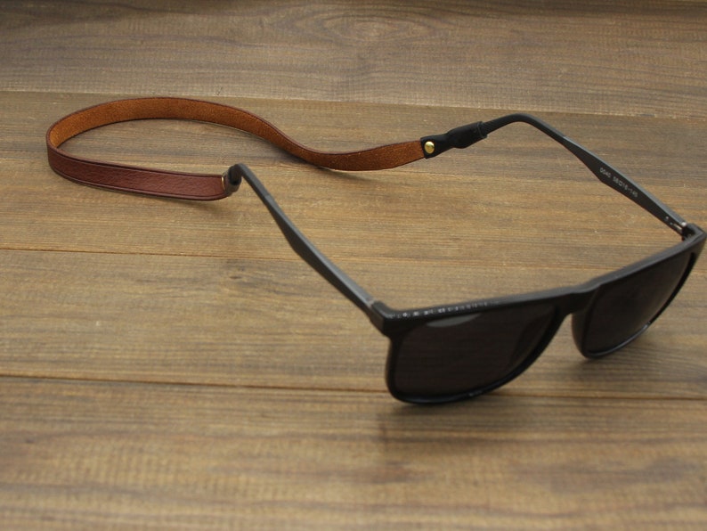 Correa de gafas de sol de cuero con monograma, cordón de gafas de cuero de grano completo hecho a mano, soporte de gafas de sol de cuerda de cuero, correa para gafas de sol imagen 8