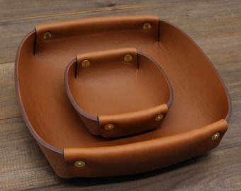 Bandeja de valet de cuero genuino personalizada. Bandeja de valet de cuero con monograma. Ideal como regalo de inauguración de casa o para la oficina.