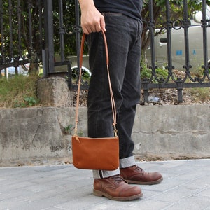 Sac crossbody en cuir, sacoche en cuir handcrafted, petit sac en cuir avec la fermeture éclair, petit sac de crossbody, sac en cuir, sac en cuir d’épaule