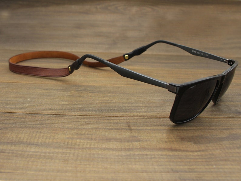 Correa de gafas de sol de cuero con monograma, cordón de gafas de cuero de grano completo hecho a mano, soporte de gafas de sol de cuerda de cuero, correa para gafas de sol imagen 2
