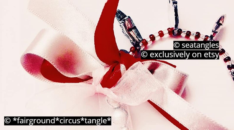 tangle bracelet *seatangles*fairground*circus*tangle* simple vintage red bangle bead bracelet colorful
