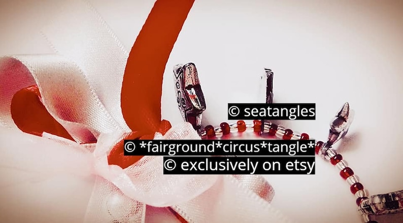 tangle bracelet *seatangles*fairground*circus*tangle* simple vintage red bangle bead bracelet colorful