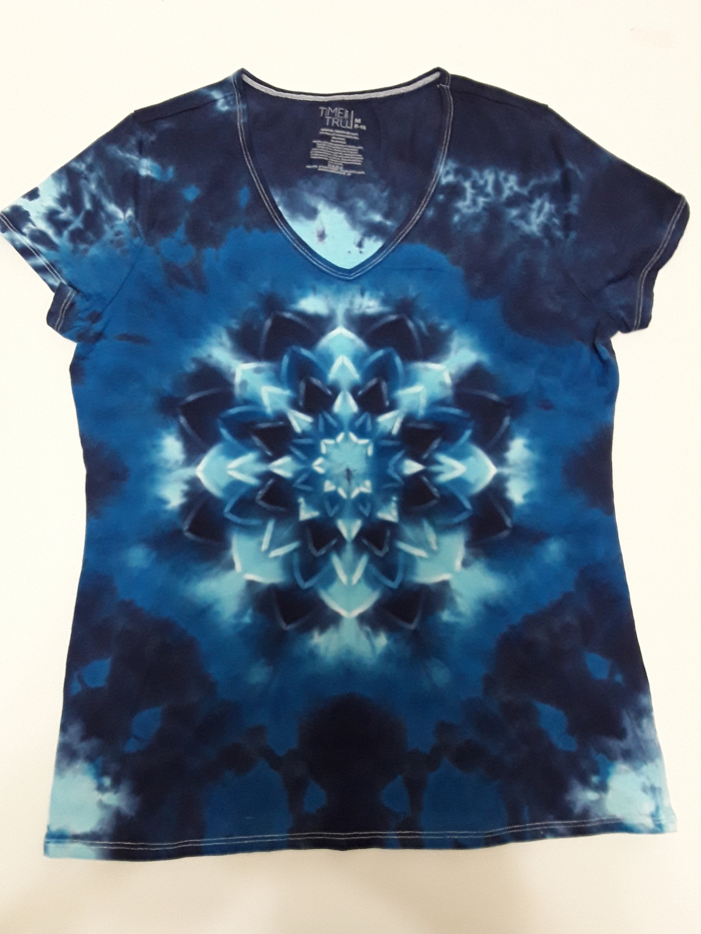 how to make a tie dye flower shirt