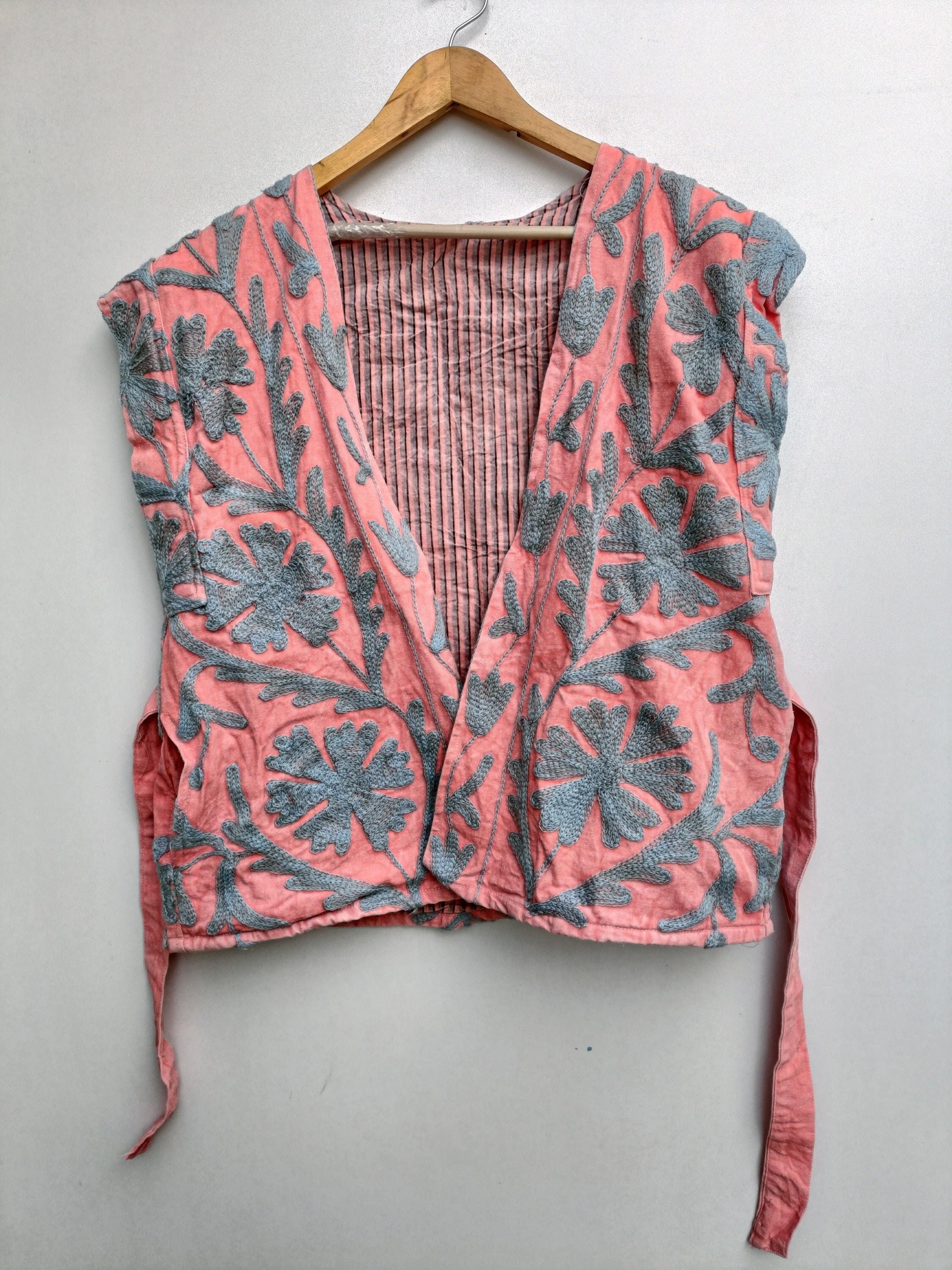 ハンドメイドのスザニコットンベスト：レディースジャケット - Etsy 日本