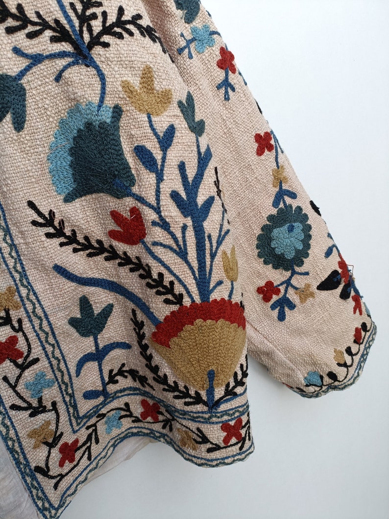 Giacca da abbigliamento invernale con ricamo Suzani, giacca trapuntata da donna Cappotto etnico unisex, giacca corta Suzani immagine 3