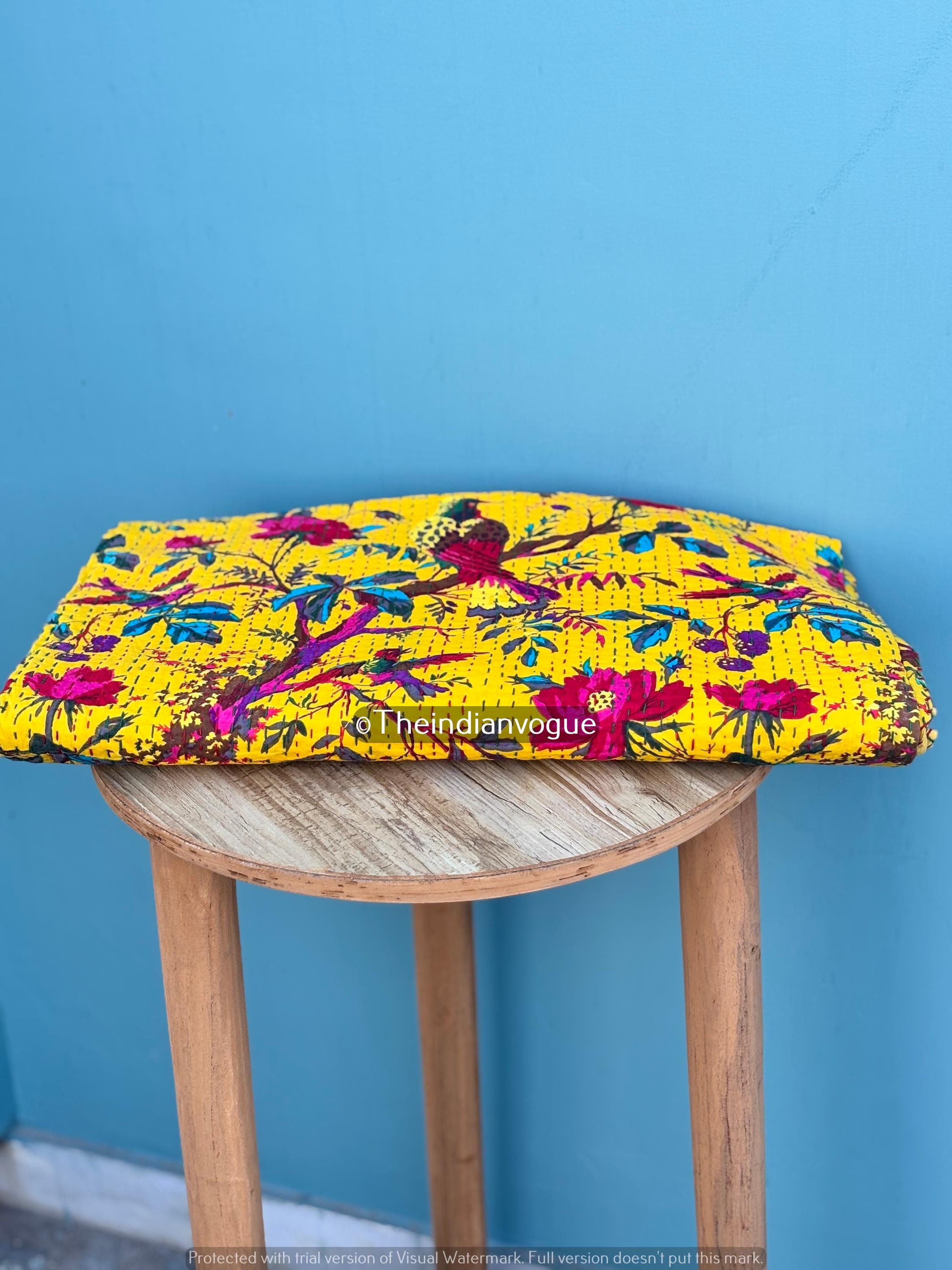 Kantha-Überwurf Handgefertigt Aus Baumwolle – King Size 229 X 274 Cm, Gelb Mit Vogelmuster (hergestellt In Indien)