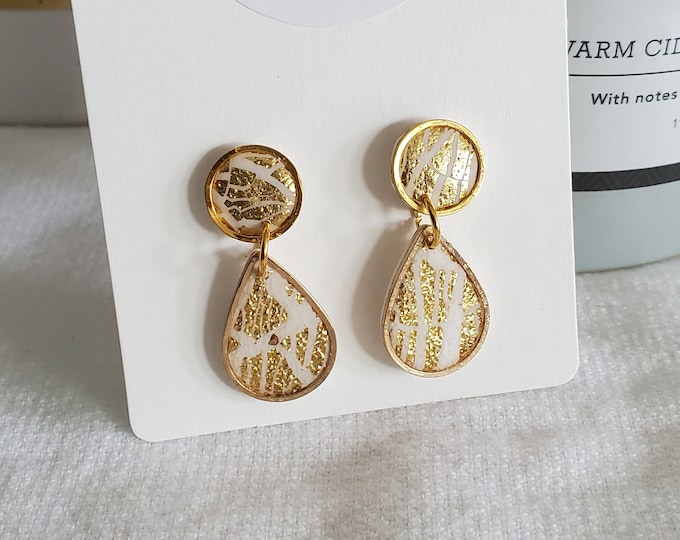 Featured listing image: Small Golden Dangle with Flecks
