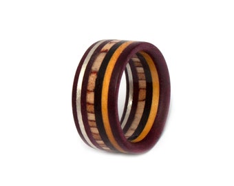 Handgemaakte houten ring gecombineerd met zilver