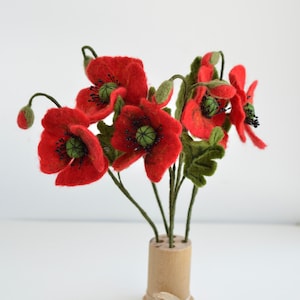Une ou plusieurs longues tiges de pavot rouge vif pour bouquet pour la décoration intérieure, cadeau de coquelicots fleurs sauvages en feutre aiguilleté, coquelicot pour composition florale