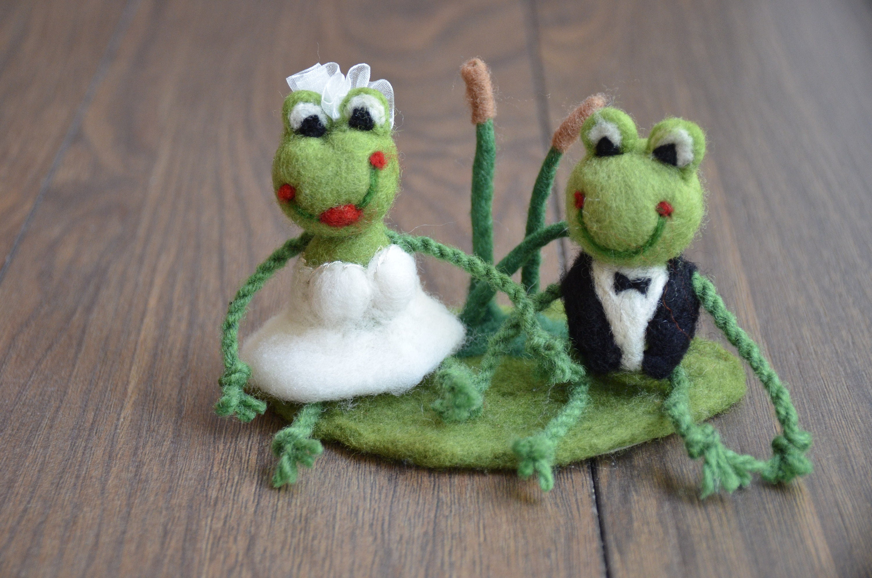 Mr /& Mrs Bride and Groom Wedding Married Couple Plush Soft Toy Frogs 7/"