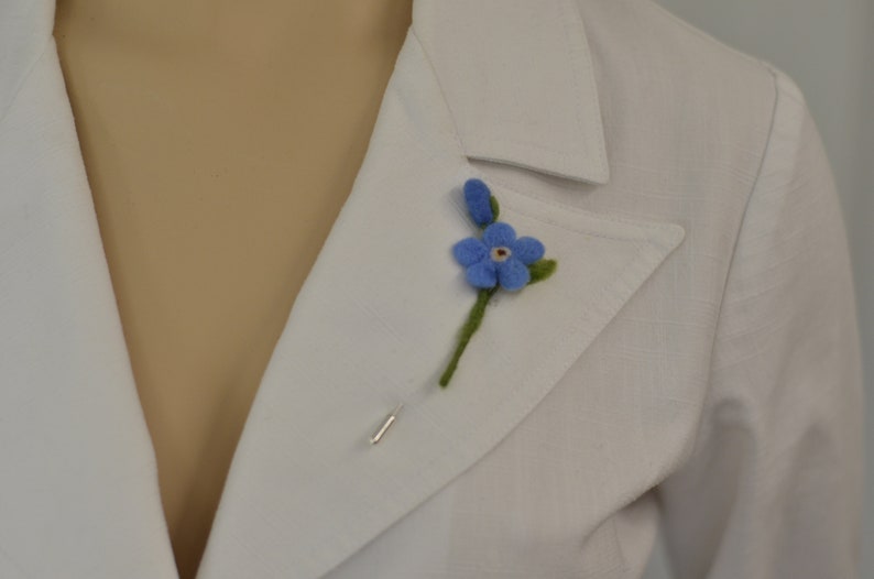 Forget me not pin, light blue flower brooch, wedding boutoniere pin flower, needle felt forget me not jewelry with one flower