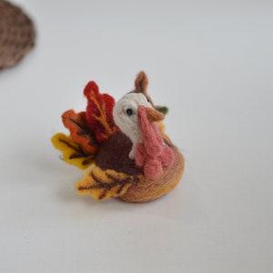 Small handmade Thanksgiving Turkey figurine with tail bright fall color Autumn Oak leaves, Thanksgiving gift for Holiday home decoration