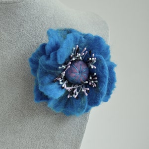 Turquoise felted poppy brooch, blue felted flower pin, great felt jewelery, handmade needle flet flower accessory