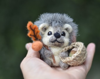 Fall decor needle felted hedgehog sculpture with acorn and Oak leaves ornament , small collectible felt animals figurine