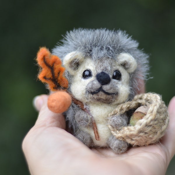 Fall decor needle felted hedgehog sculpture with acorn and Oak leaves ornament , small collectible felt animals figurine