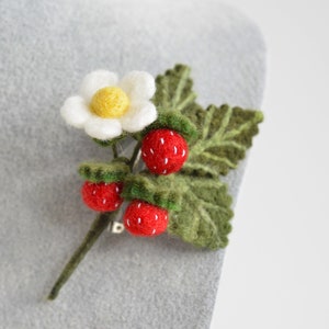 Wild Strawberry brooch, needle fele red forest strawberry pin, fruit jewelry for woman accessory,  handmade fruit ornament gift for woman