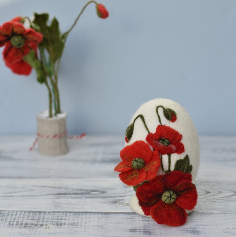 Easter decoration felt easter egg 3D red poppies 5in apx12cm on a stand, easter decoration, gift for family image 3