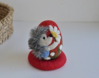 Easter decoration easter egg hedgehog and daisy, handmade felt art spring decor, eaater gift for family