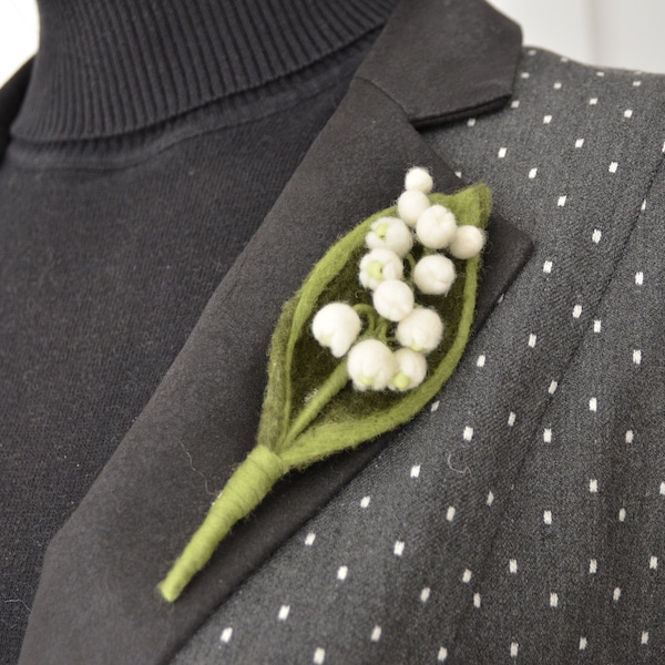 Felt brooch lily of the valley flower pin, Lily of the valley brooch, handmade wildflower art jewelry for clothes,