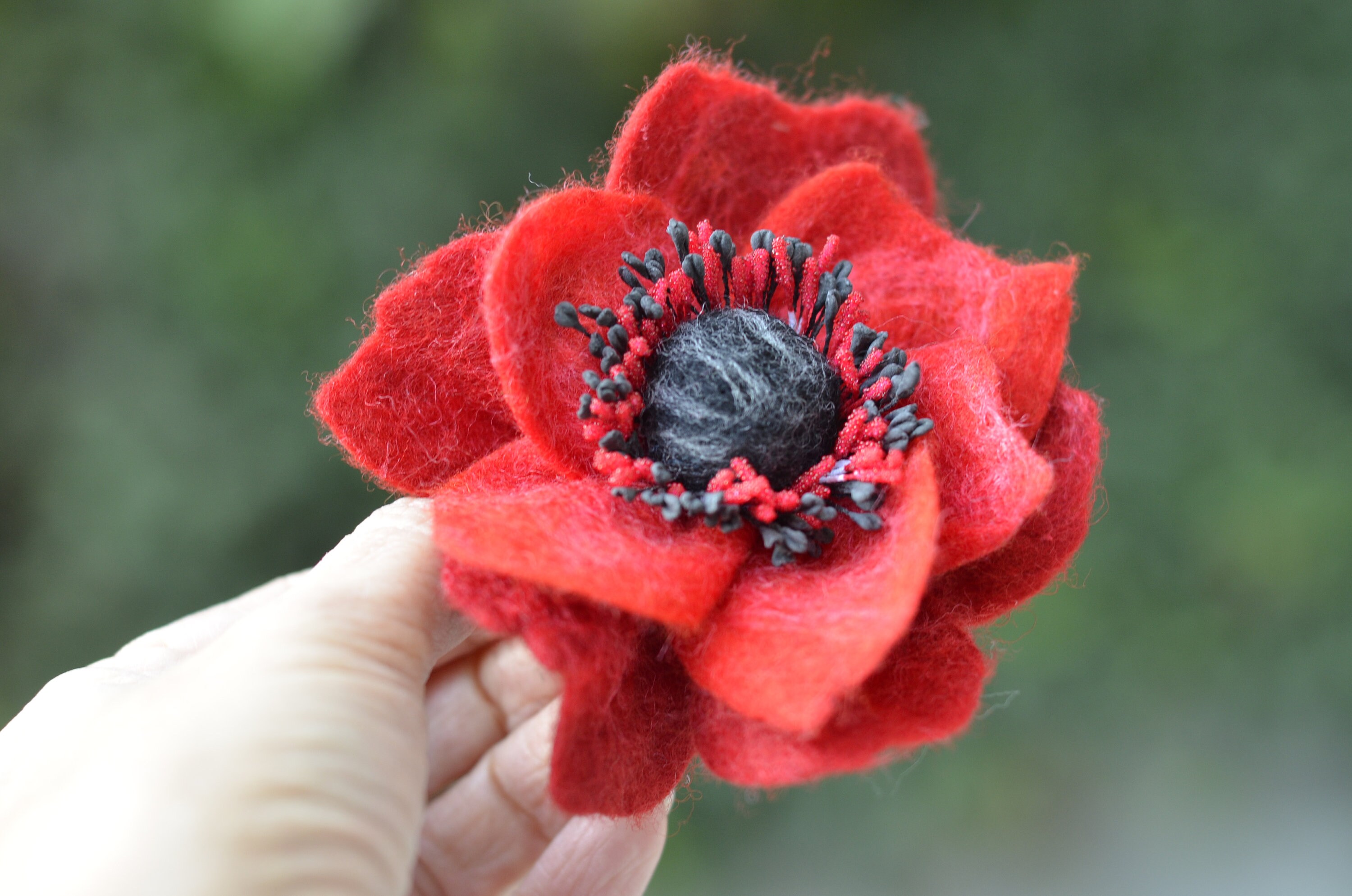 Broche Coquelicot Rouge Pailletée Dorée - Pollen Noir - Neuf Sans Emballage - Fabriqué En France