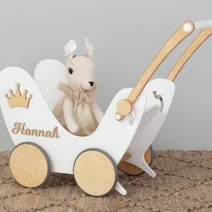 Gepersonaliseerd cadeau voor babymeisje, Houten koets speelgoed, Poppenwagen met naam voor 1-3 jaar oude peuters, Eerste Verjaardagscadeau