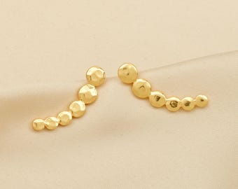 Pendientes trepadores con cuentas, pendientes minimalistas hechos a mano, joyería de latón chapada en oro de 22k, accesorio para mujer