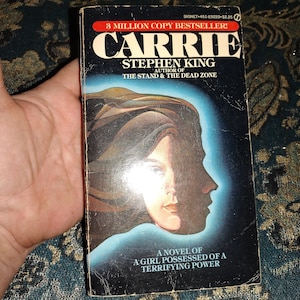 Stephen King-Classic Horror Book-Carrie-A 1970&#39;s Thriller Horror Classic-Vintage 1975 edition