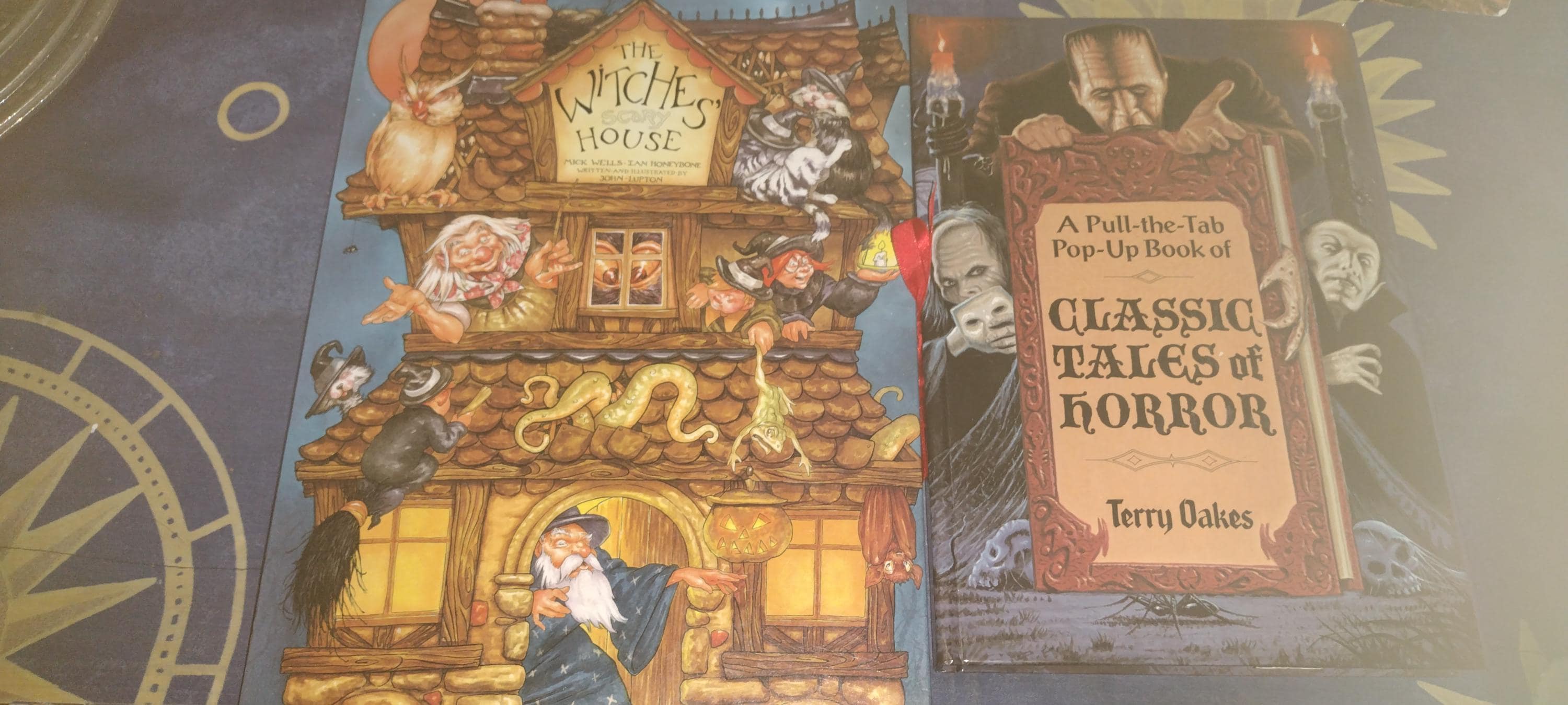 絵本・児童書 The Witches' Scary House Amazon.com: We're Off to Find the Witch's House: 9780142408544