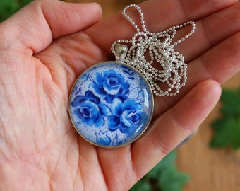 Lovely nacklece made of vintage fabric