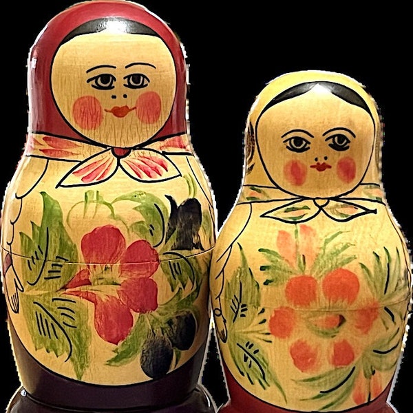 Zwei Matruschka Puppen ""Nesting Doll"" Sets, Sowjetunion, circa 1966 ."