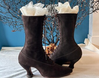 Bottes à lacets victoriennes édouardiennes en cuir marron antiques des années 1900. La duchesse