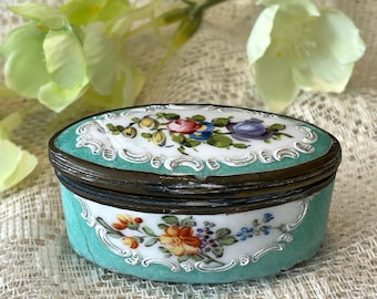 Antique rare 18th Century Enamel Bilston (Battersea) Patch Box. The Duchess