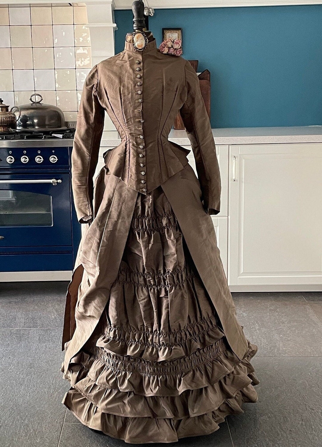 Antique Victorian 1880s Bustle Dress Basque Silk 3pc Silk Tafetta. the