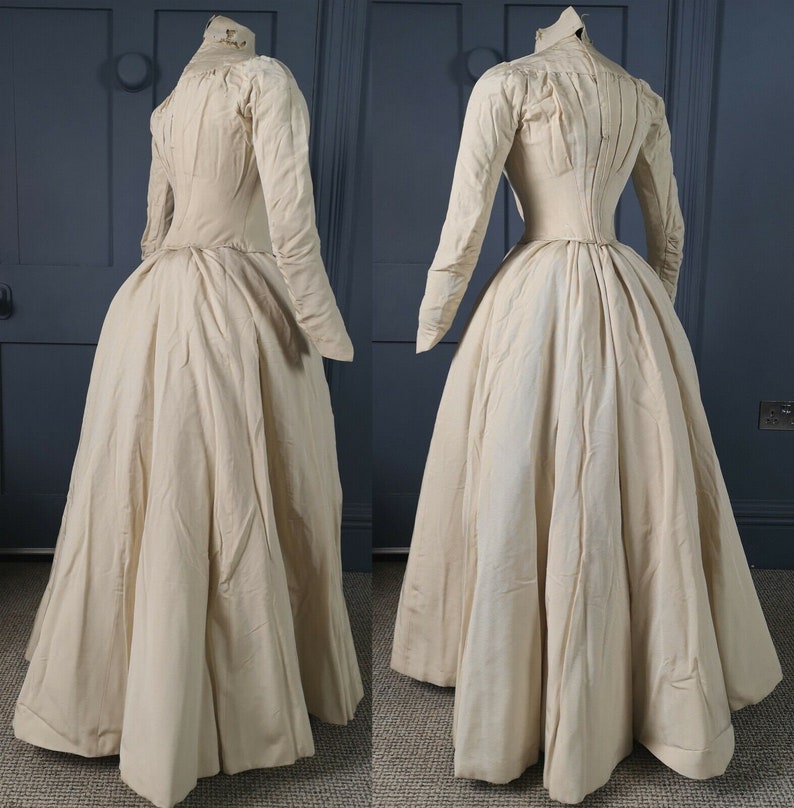 Une robe de mariée victorienne antique super élégante ...