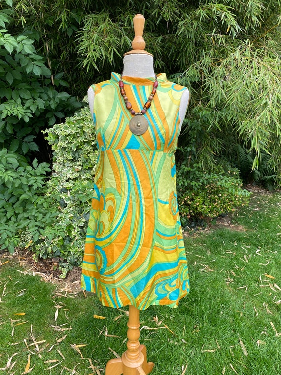 Vintage Flower Power jurk uit 1960s Sambo London.