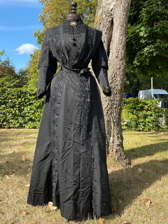 Antique Victorian black mourning dress, bustle cri