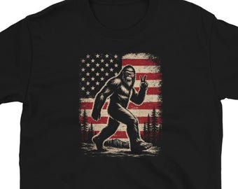 Patriotisk Bigfoot-tröja, amerikansk flagga Sasquatch-grafiktröja, USA Cryptid-tröja, gåva till den fjärde juli-troenden, retro utomhusvandringstopp