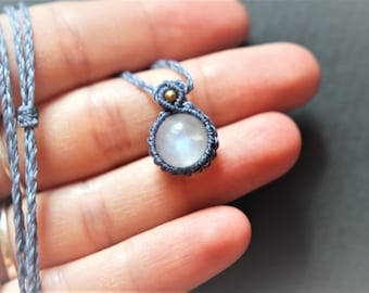 Kleine Makramee Halskette,Mondstein Makramee Kette,Mondstein Charm Schmuck,Mondstein Anhänger,Boho Hippie Halskette,Minimal Kristal Kette