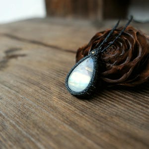 Boho maansteen macramé hanger minimalistische festivalketting, uniseks verstelbaar. Zomersieraden