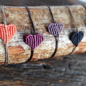 Pulsera/tobillera de macramé con forma de corazón estilo bohemio, pulsera ajustable estilo sufer, pulsera tejida con amor para ella, regalo para novia, tobillera para San Valentín.
