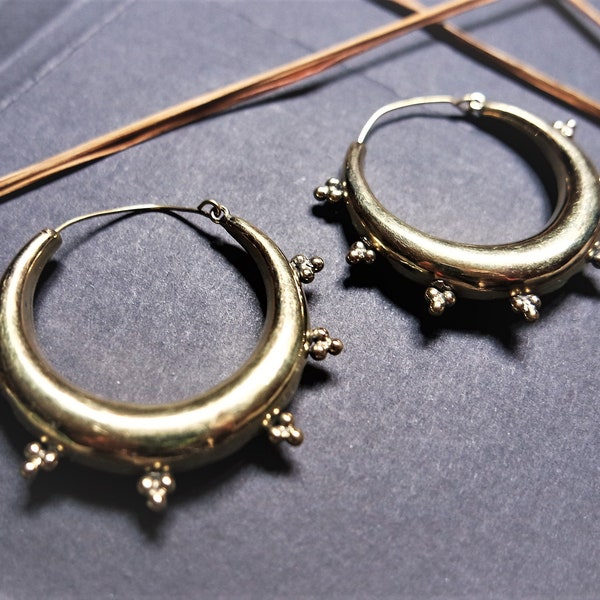 Boucles d'oreilles indiennes en laiton, boucles d'oreilles ethniques bohèmes, bijoux tribaux bohèmes, grands bijoux de boucles d'oreilles gitanes, bijoux boho hippie, cerceau minimal