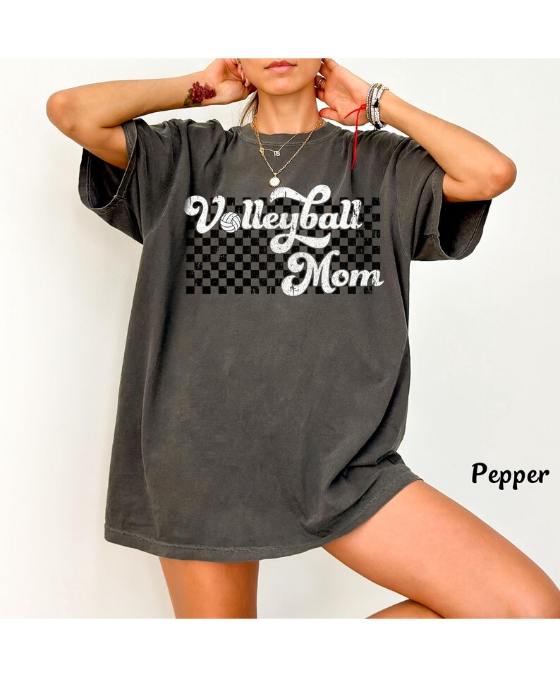 Camiseta de mamá de voleibol, camiseta de mamá de voleibol, camiseta de mamá de voleibol, camiseta retro de mamá de voleibol para regalo de mamá de voleibol, camiseta de colores cómodos imagen 5