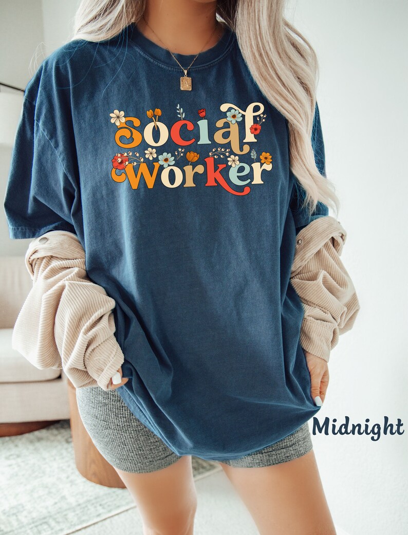 Camisa de trabajador social, regalo de trabajador social escolar para trabajo social de trabajador social, camiseta floral boho retro de flores silvestres, camiseta de mujer Comfort Colors® imagen 4