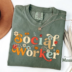 Camisa de trabajador social, regalo de trabajador social escolar para trabajo social de trabajador social, camiseta floral boho retro de flores silvestres, camiseta de mujer Comfort Colors® imagen 1