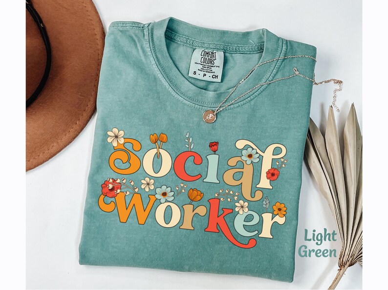 Camisa de trabajador social, regalo de trabajador social escolar para trabajo social de trabajador social, camiseta floral boho retro de flores silvestres, camiseta de mujer Comfort Colors® imagen 6