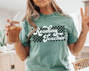 Reading Teacher Shirt Gift for Reading Teacher Tshirt, Reading Teacher T-shirt, Reading Teacher Tee, Trendy Cute Retro Comfort Colors Shirts