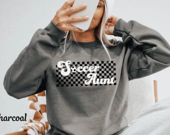 Soccer Aunt Sweatshirt, Retro Soccer Auntie Crewneck Sweater, Checkered Soccer Family Hoodie, Vintage Soccer Aunt Shirt Custom Oersonalized