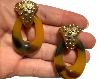 Vintage goldfarbene Türklopfer Faux Schildpatt Lucite Ohrclips 5,5 cm