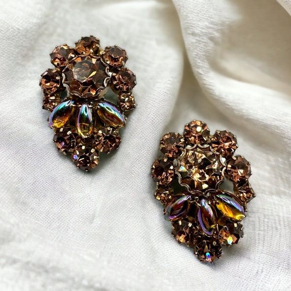 Vintage Glass Topaz Rhinestone Clip On Earrings Unsigned 1 3/8”