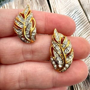 Vintage Open Work Gold Tone Rhinestone Leaf Clip on Earrings 1 1/8”